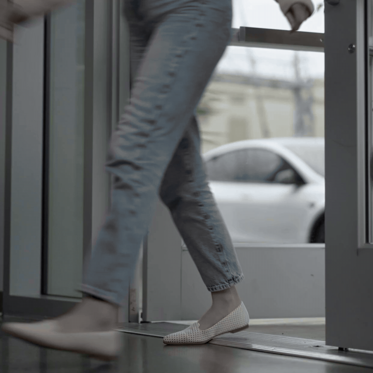 Adobe Express - Adobe Express - Notifications-Tailgating V1 (x3) Notifications-Tailgating-InApp-1x1-v01